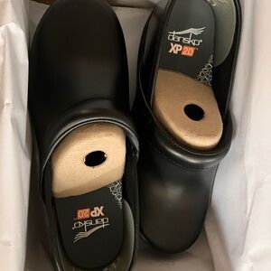 Dansko XP 2.0 Black Professional Clogs